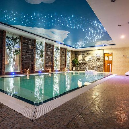 Airport View Hotel And Secret Spa Lusk Exterior foto