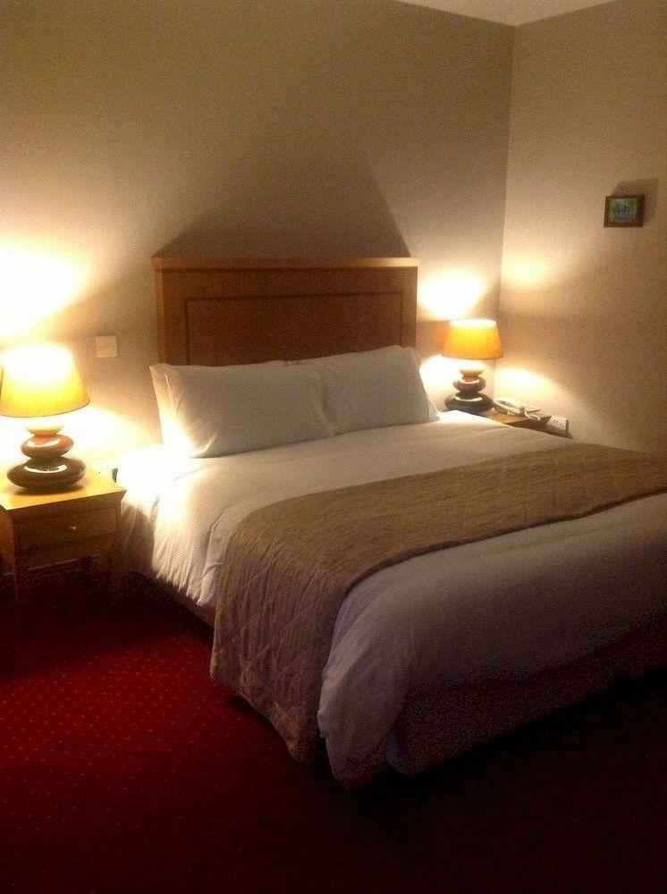 Airport View Hotel And Secret Spa Lusk Exterior foto