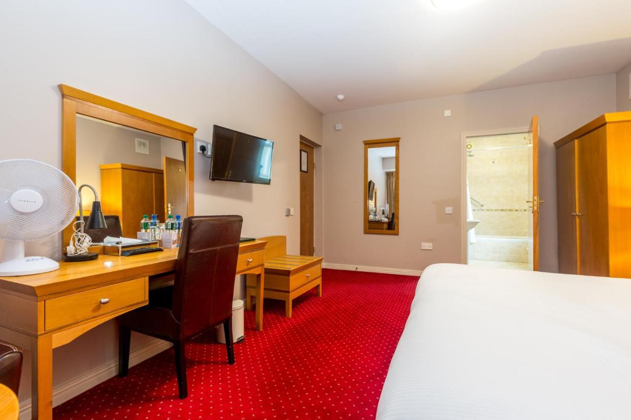 Airport View Hotel And Secret Spa Lusk Exterior foto